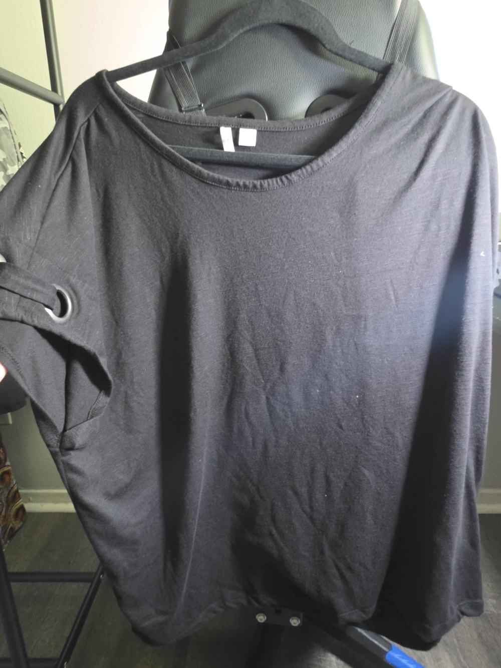 Black Short-Sleeve Women Tee 22/24